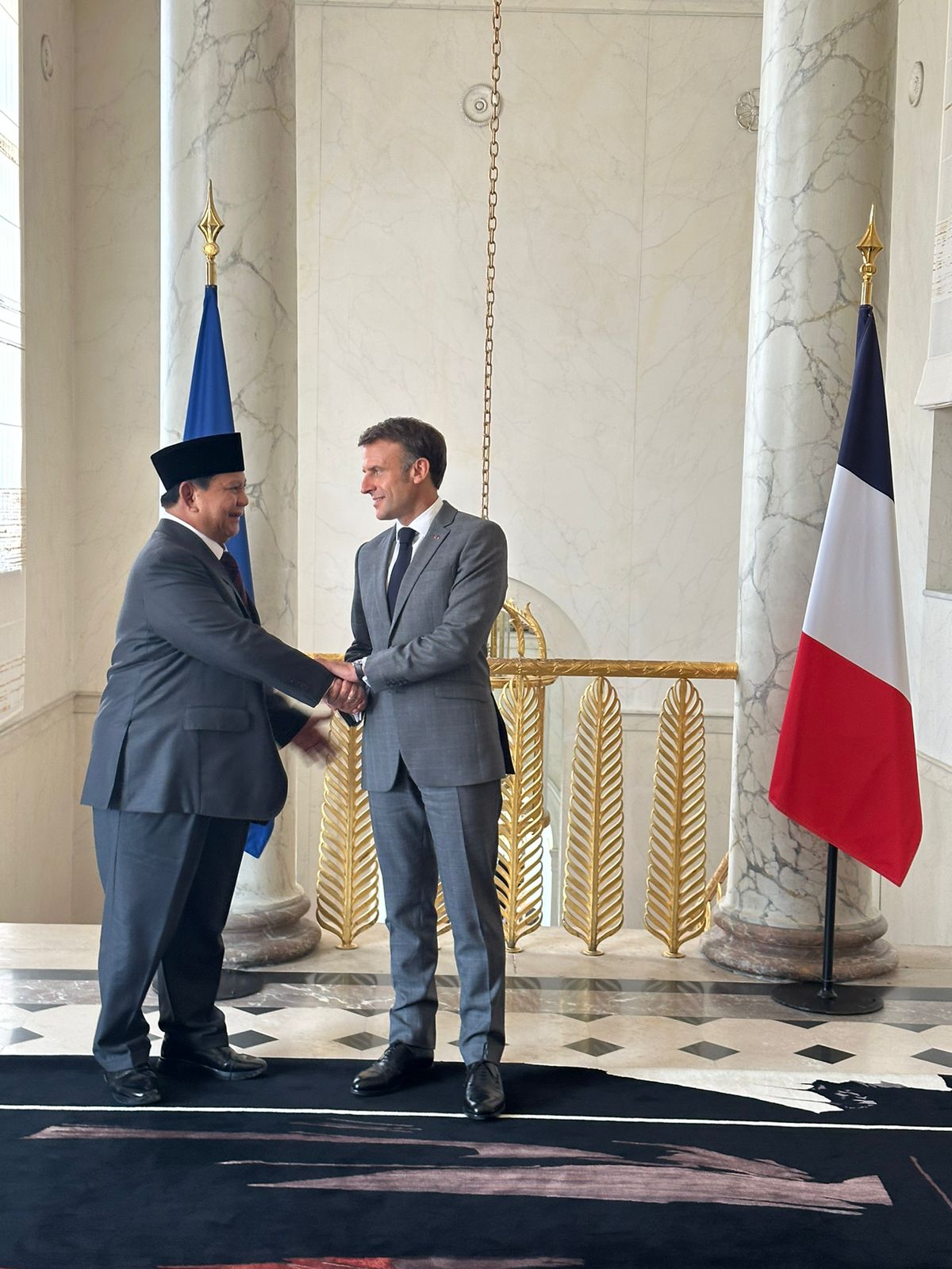 Prabowo Diterima Presiden Macron di Istana Élysée Usai 2+2 RI-Prancis