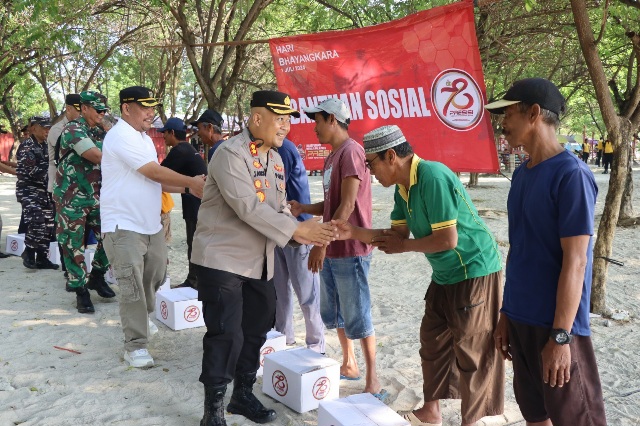 Bhabinkamtibmas Polres Kepulauan Seribu Gencar Sosialisasikan Layanan Call Centre Polri 110 demi Keamanan Publik