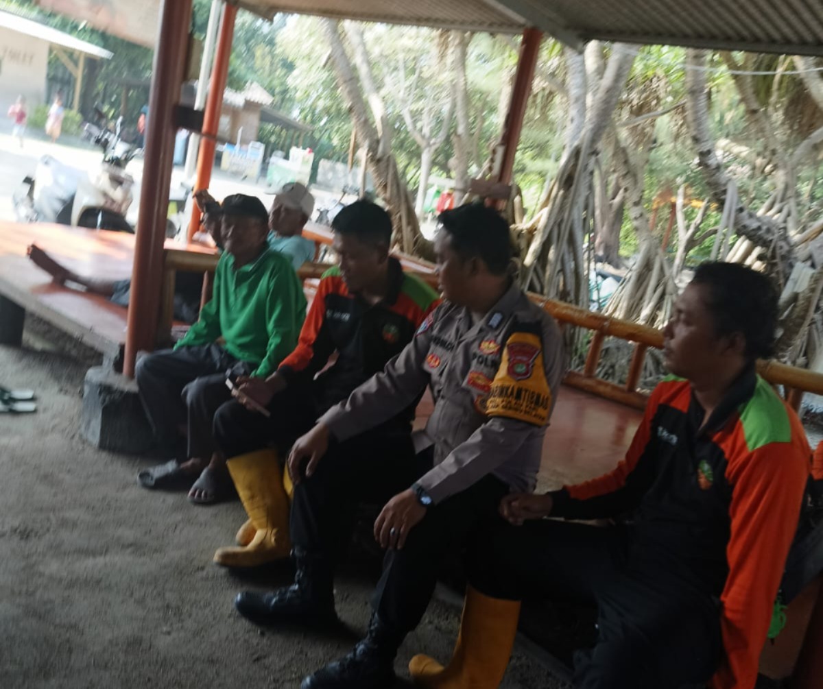 Bripka Khoim Chovivi Sambangi Tokoh Masyarakat, Ajak Jaga Kamtibmas dan Tolak Judi Online di Pulau Pari