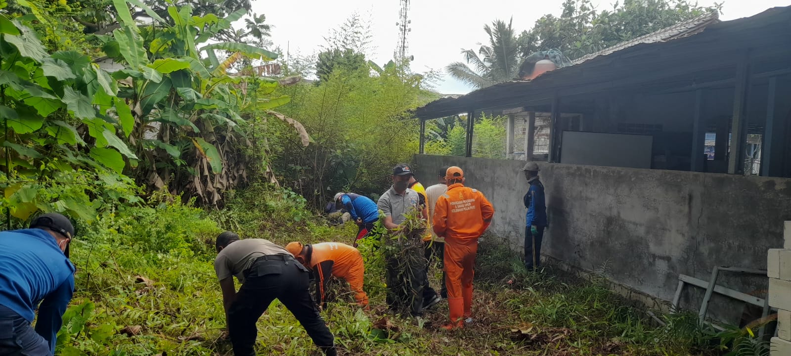 Seluruh Wilayah Kepulauan Seribu Laksanakan Bersih-Bersih Lingkungan Dalam Giat Jumat Bersih