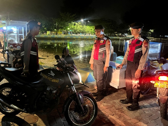 Polsek Kepulauan Seribu Utara Gelar Patroli Malam Perintis Presisi untuk Cegah Tawuran Remaja dan Gangguan Kamtibmas