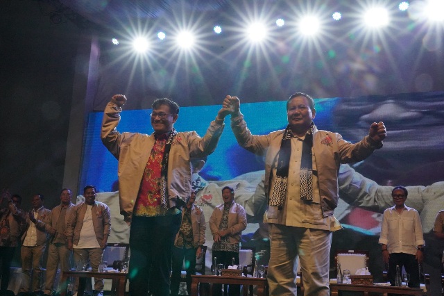 Hadiri Deklarasi Prabu, Prabowo dan Budiman Sudjatmiko Dikalungi Selendang Khas Semarang