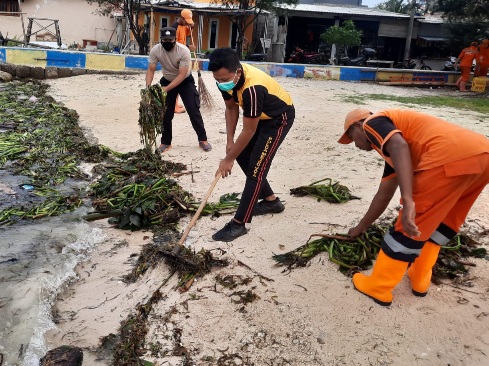 Jumat Bersih, Seluruh Wilayah Kepulauan Seribu Bersih-bersih di Pesisir Pantai dan Fasilitas Umum