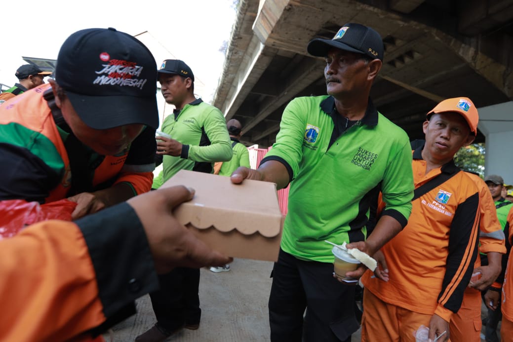 Pasukan Pelangi Makan Bersama Pimpinan Jakarta Utara, Apresiasi Kinerja Jaga Lingkungan
