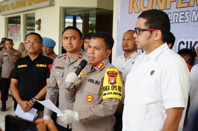 Wakapolres Metro Bekasi Pimpin Konferensi Pers Ungkap Kasus Pencurian dengan Pemberatan