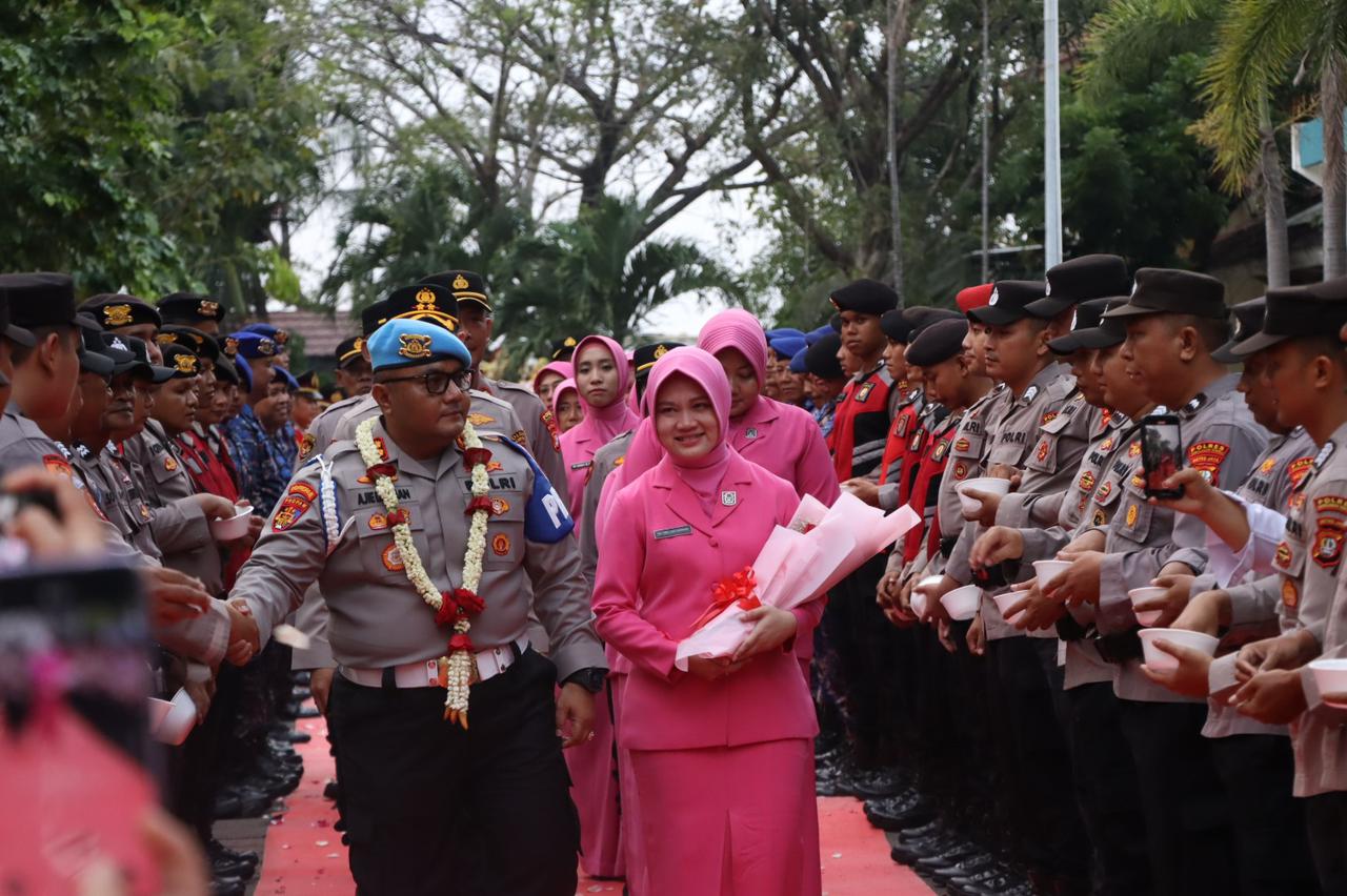 Polres Kepulauan Seribu Gelar Farewell & Welcome Parade, AKBP Ajie Lukman Hidayat Resmi Lepas Tugas, AKBP Argadija Putra Siap Pimpin