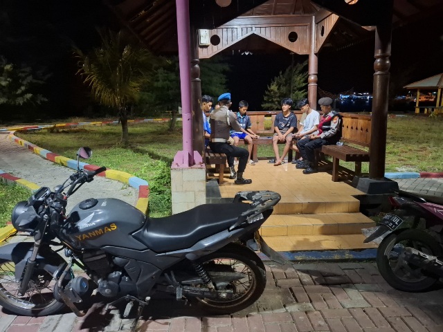 Polisi Baik dan Humanis, Polsek Kepulauan Seribu Utara Patroli Malam Himbau Warga Tak Terlibat Judi Online