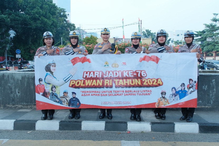 Gabungan Polwan Mabes Polri Dan Polda Metro Gelar Aksi Simpatik Di HUT Ke-76