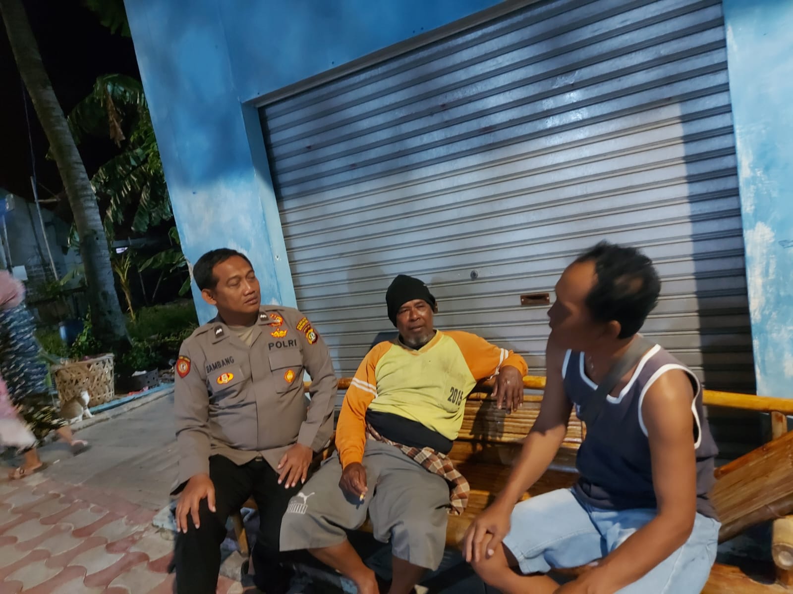 Anggota Polsubsektor Pulau Lancang Gelar Sambang Malam Tomas Ciptakan Sitkamtibmas Aman