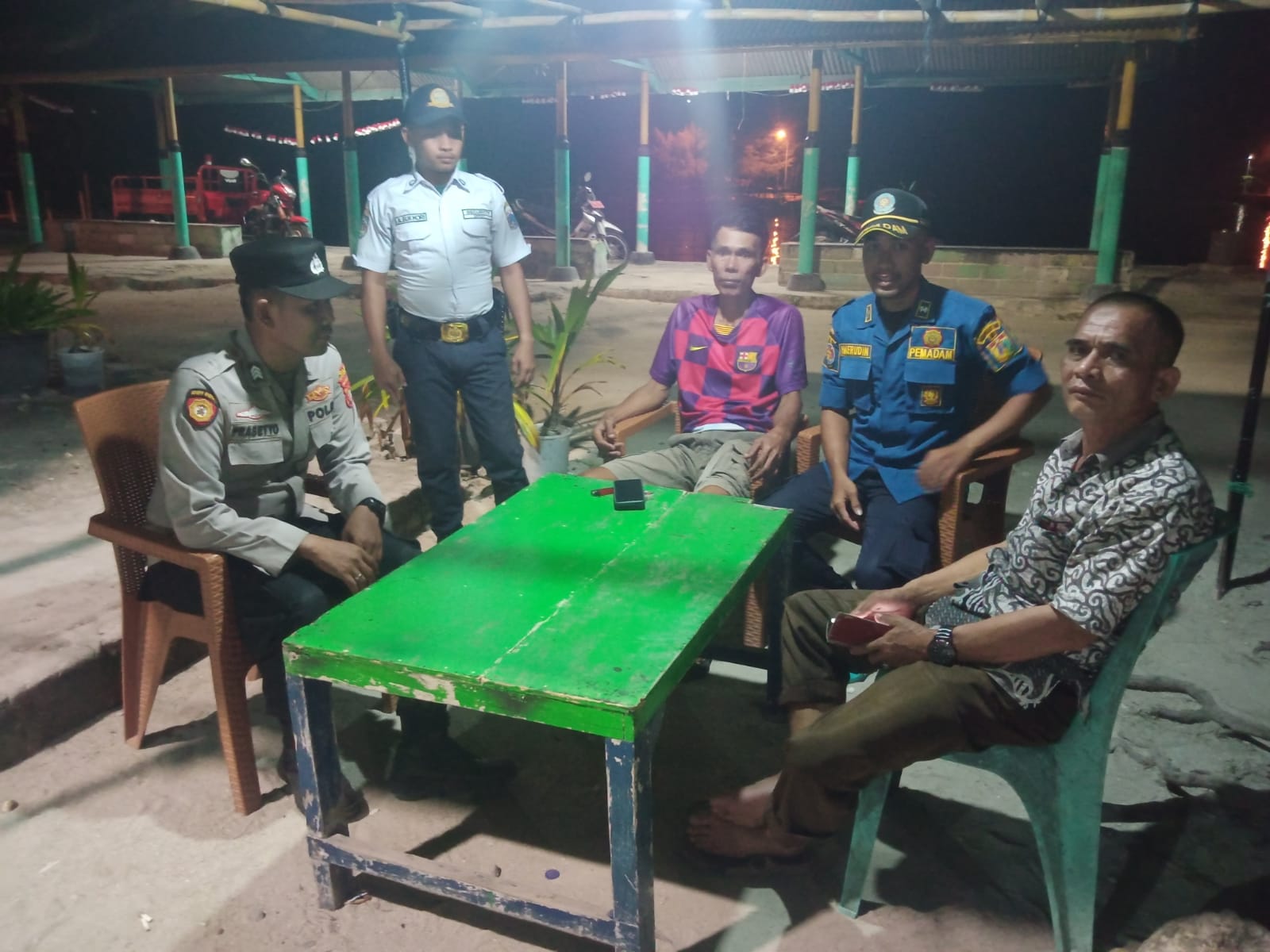 Polsek Kepulauan Seribu Selatan Gelar Patroli Malam Dialogis Ciptakan Kondisi Aman