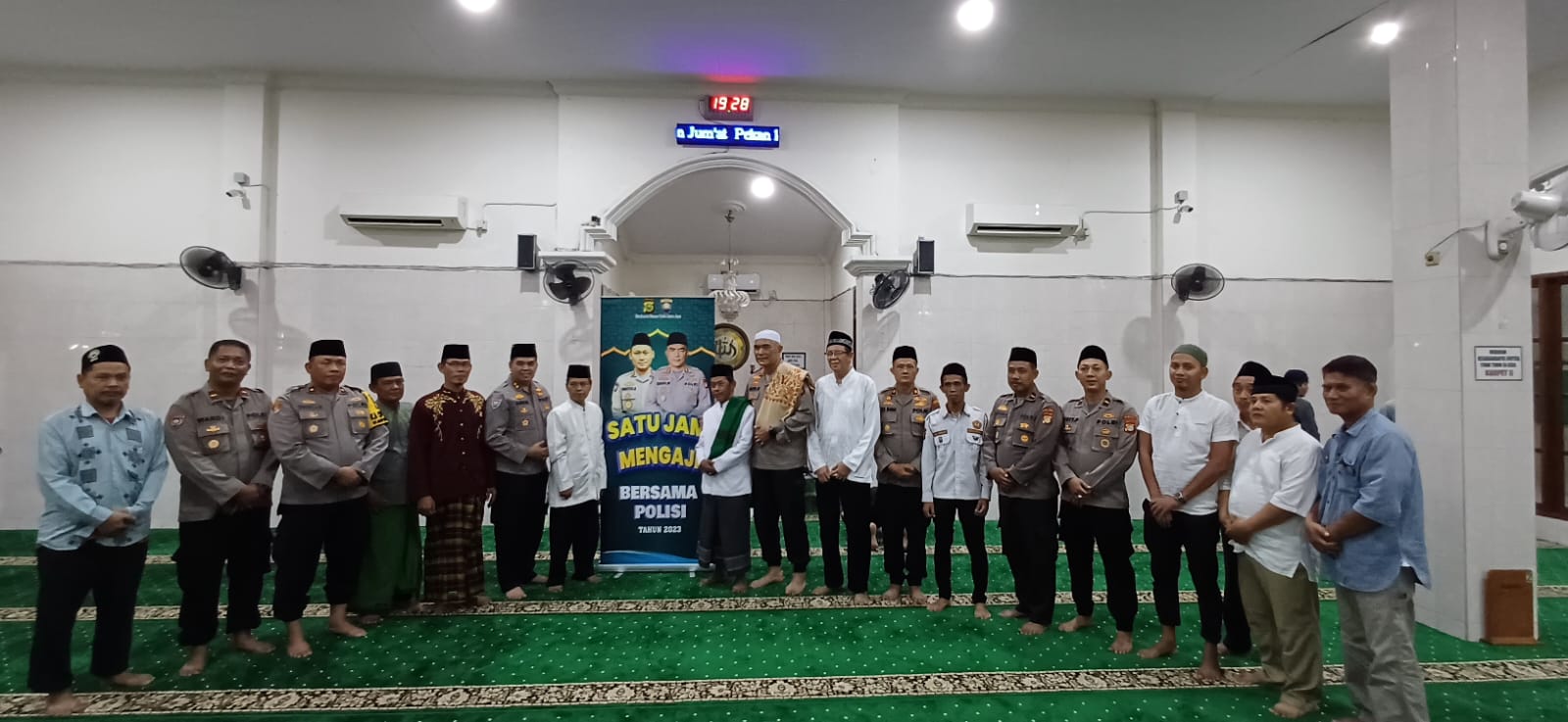 Ditbinmas PMJ Laksanakan Program "Satu Jam Mengaji Bersama Polisi" di Masjid Al Jihad