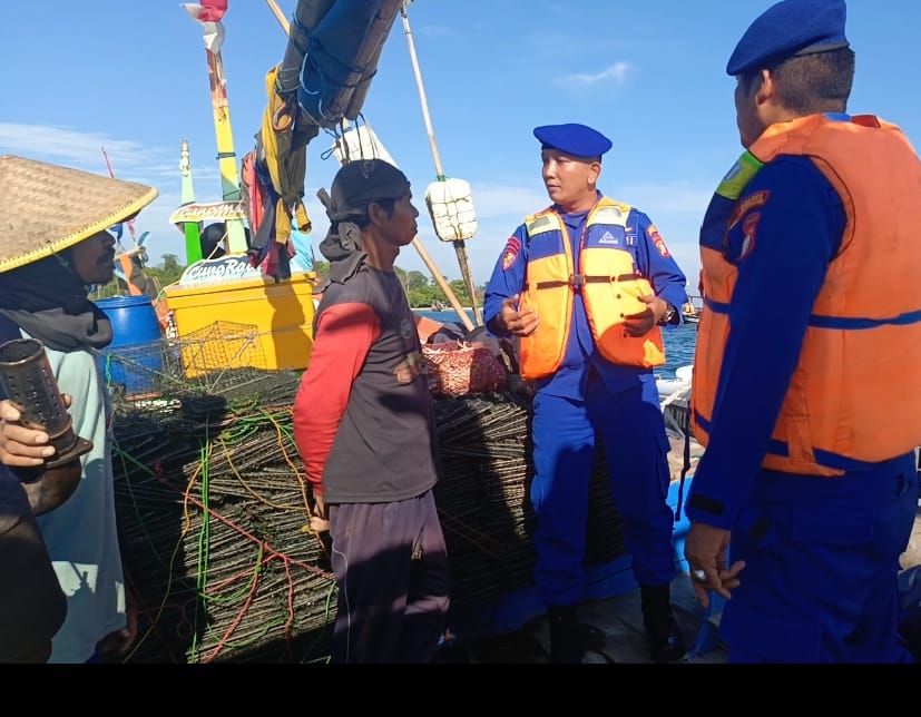 Team Patroli Satpolair Polres Kepulauan Seribu Patroli Laut Dialogis, Berikan Himbauan Kamtibmas dan Ajak Sukseskan Pemilu 2024
