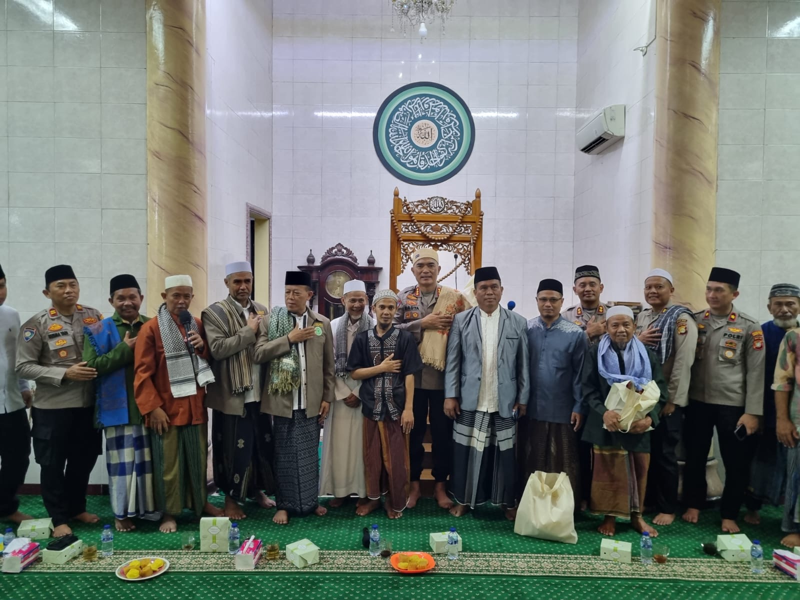Dirbinmas Polda Metro Sholat Subuh Keliling di Masjid Jami Al Faizin Pademangan Jakut