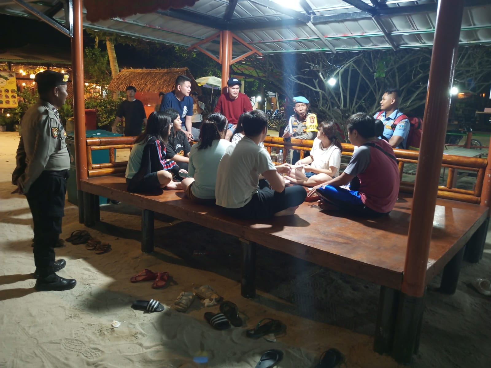 Kegiatan Patroli Malam Antisipasi Gangguan Kamtibmas Pasca Pemilu 2024 di Wilayah Polsek Kepulauan Seribu Selatan
