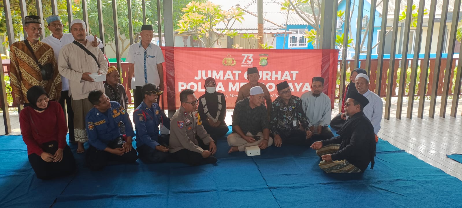 Bhabinkamtibmas Pulau Untung Jawa Mendengarkan Keluhan Warga dan Menyepakati Langkah-Langkah Penanganan di Pulau Untung Jawa