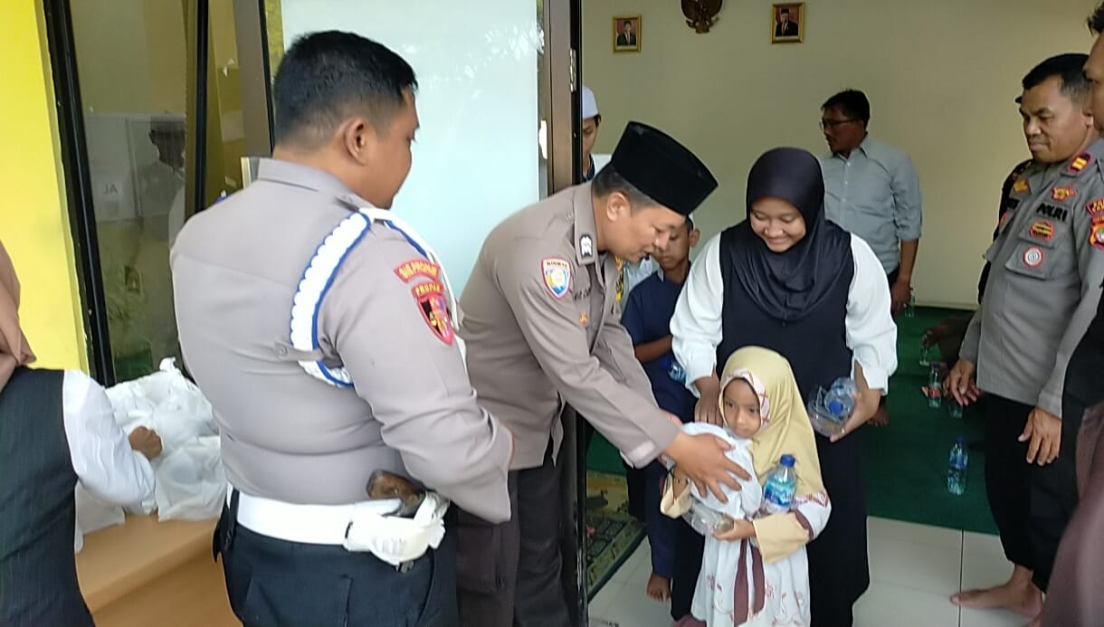 Santunan Anak Yatim Oleh Polsek Cakung dan Doa Bersama Di  Jakarta Garden City Cakung