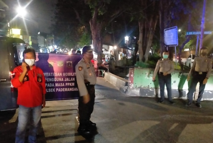 Batasi Mobilitas Warga di Malming, Polsek Pademangan Lakukan Penyekatan di 4 Titik Lokasi