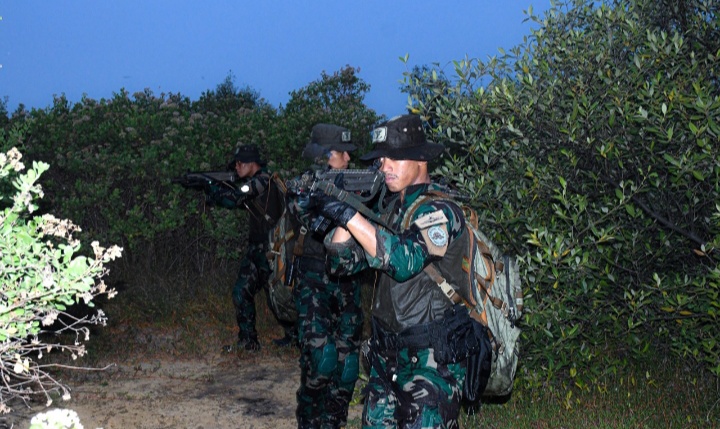 Terus Mengasah Naluri Tempur, Prajurit Yontaifib 1 Marinir Gelar Latihan Patroli Rawa