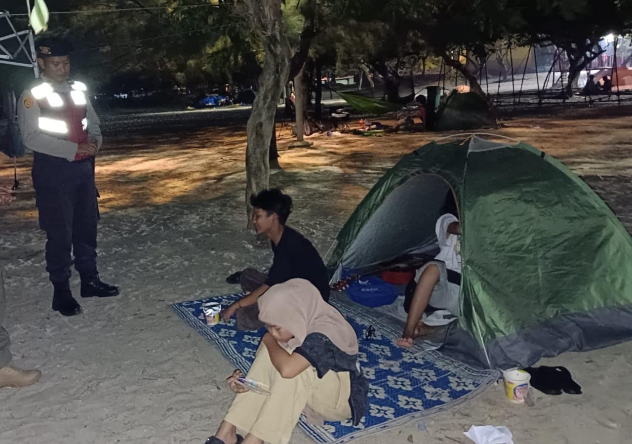 Polsek Kepulauan Seribu Selatan Gelar Patroli Malam Antisipasi Gangguan Kamtibmas di Pulau Tidung