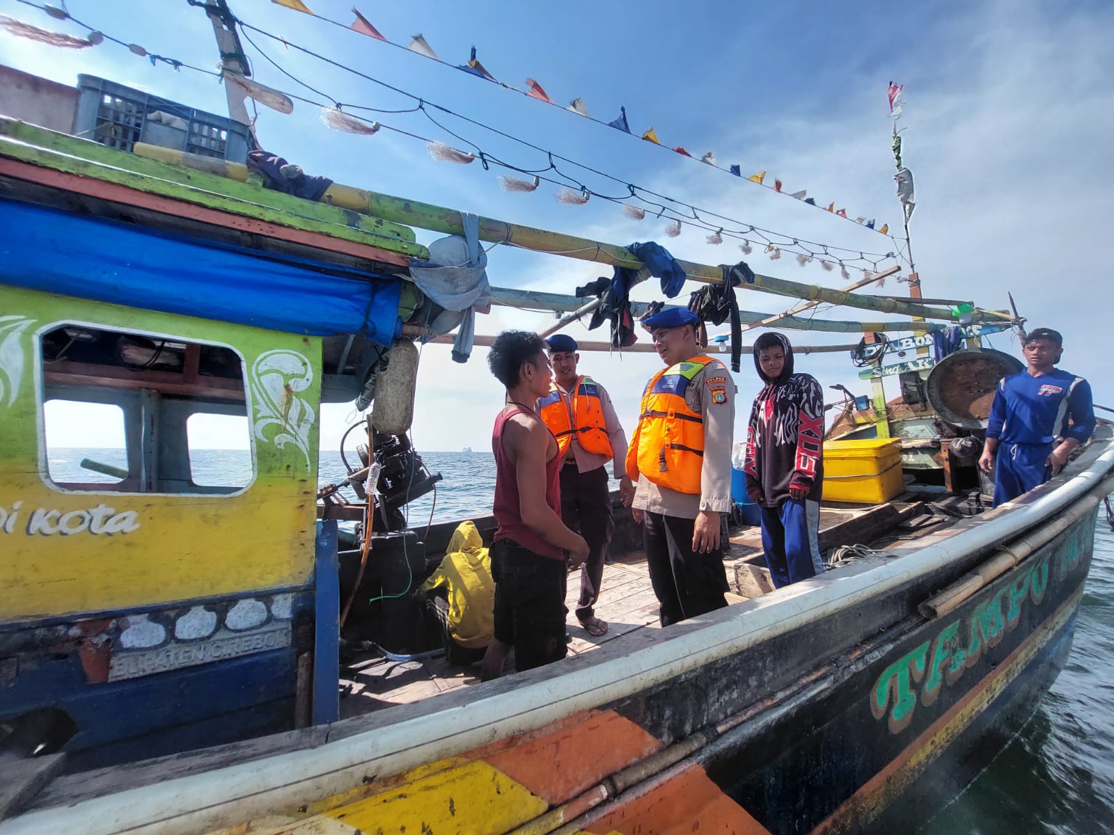 Patroli Perairan Satuan Polair Polres Kepulauan Seribu Himbau Kamtibmas dan Keselamatan Berlayar