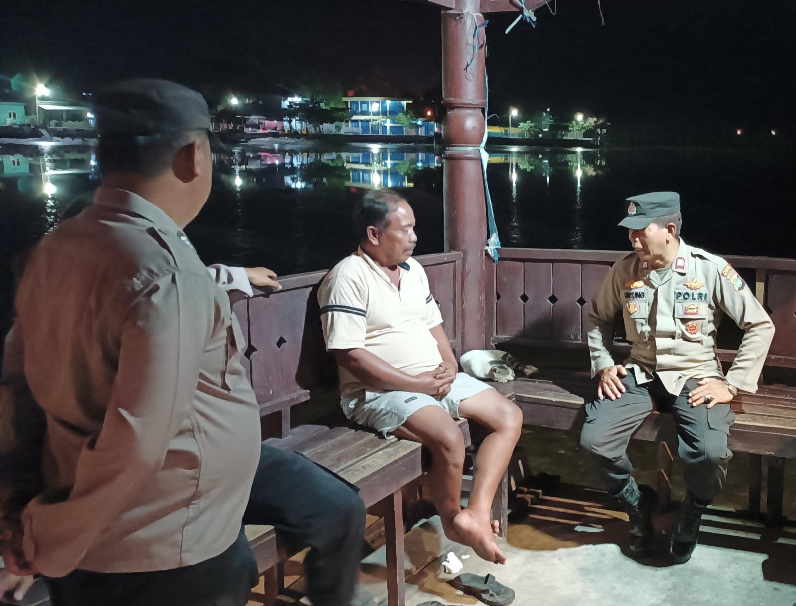 Patroli Malam Dialogis Polsek Kepulauan Seribu Utara di Pulau Harapan Antisipasi Kenakalan Remaja