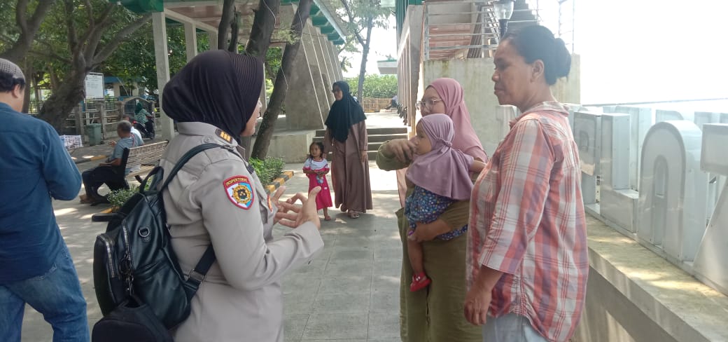 Srikandi Polres Kepulauan Seribu Dengarkan Keluhan Masyarakat Dalam Jumat Curhat Pulau Untung Jawa