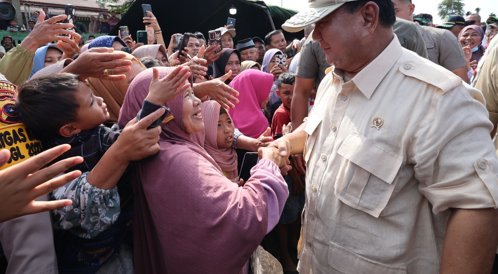 Survei LSI Djayadi Hanan: Prabowo-Gibran Unggul Hampir di Semua Kelompok Demografi