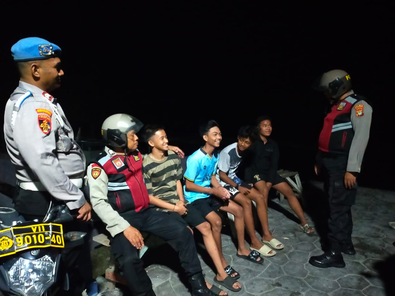 Patroli Malam Ramadhan: Polsek Kepulauan Seribu Utara Cooling System di Pulau Kelapa Pasca Pemilu 2024