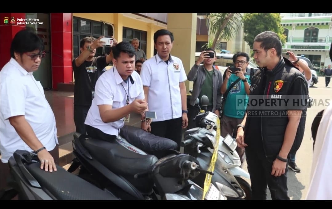 Polres Metro Jakarta Selatan Kembalikan Motor Curian kepada Pemilik, Warga Ucapkan Terima Kasih