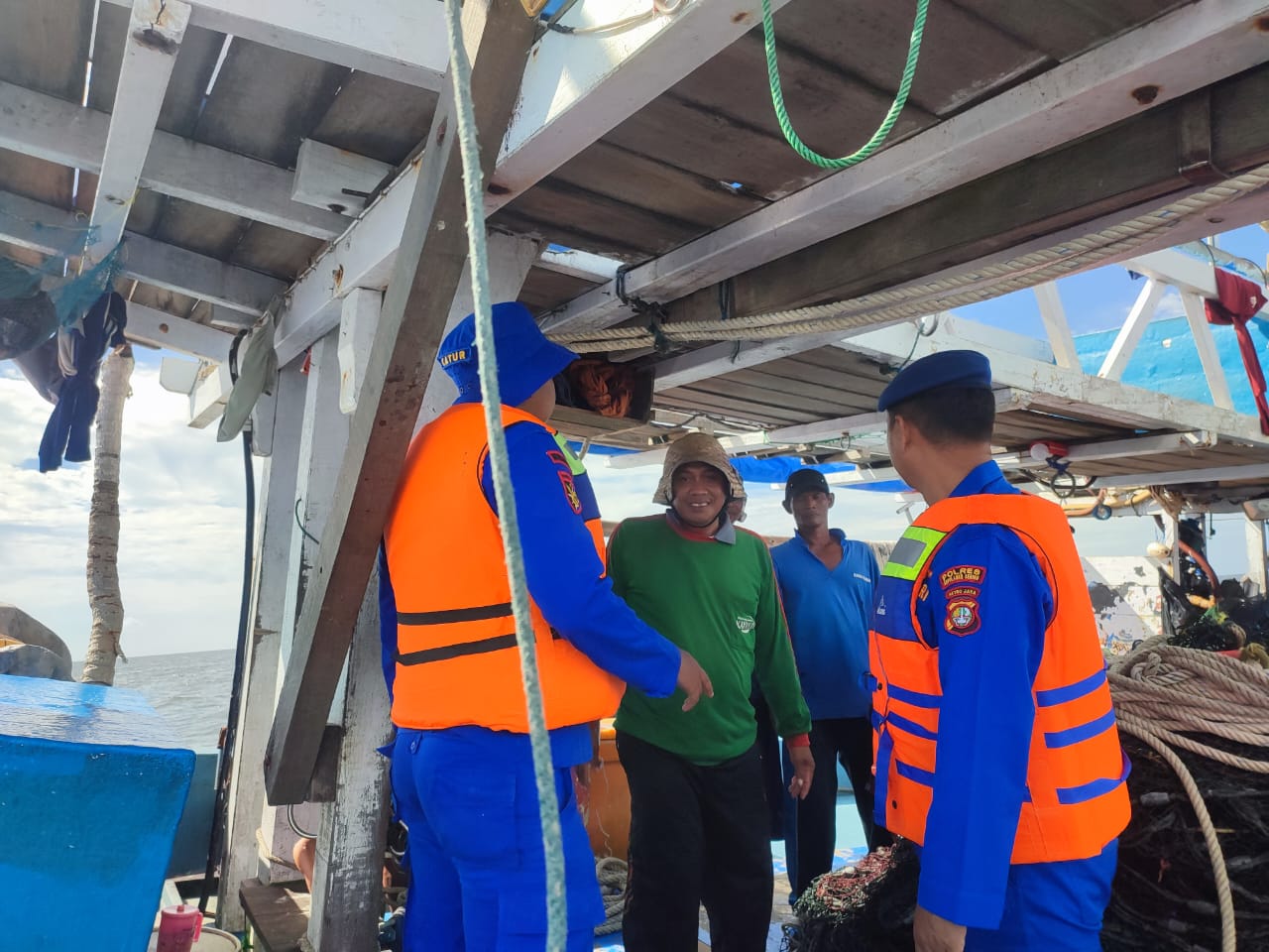 Team Patroli Satpolair Polres Kepulauan Seribu Tingkatkan Keamanan di Perairan Pulau Damar