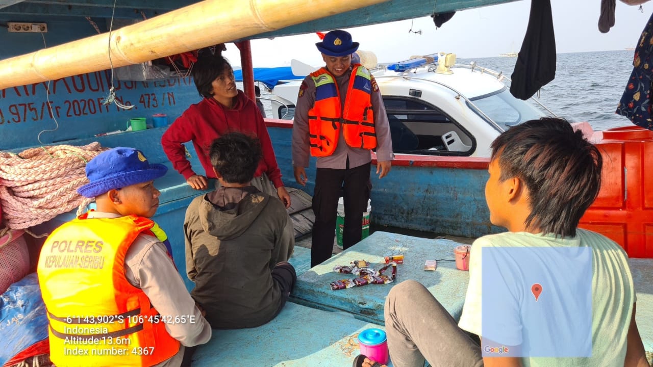 Patroli Laut Satuan Polair Polres Kepulauan Seribu: Antisipasi Kejahatan dan Berikan Himbauan Kamtibmas di Perairan Pulau Damar