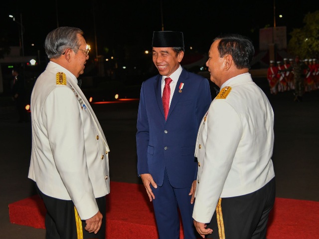 Momen Akrab Presiden ke-6 SBY, Presiden ke-7 Jokowi dan Prabowo di Parade Senja HUT TNI di Kemhan