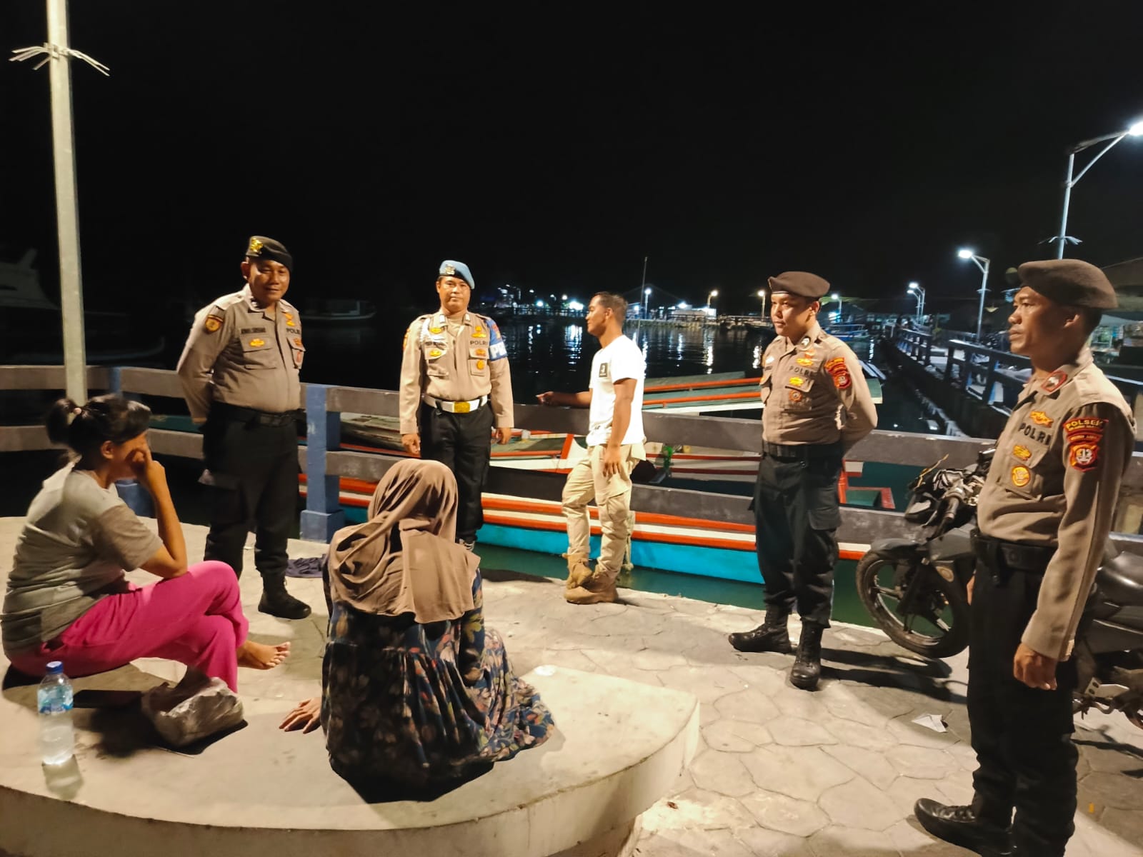 Patroli Malam Perintis Presisi dan Dialogis di Pulau Kelapa untuk Antisipasi Gangguan Kamtibmas Pasca Pemilu 2024