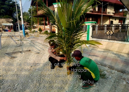 Polsek Kepulauan Seribu Utara dan Warga Bersatu untuk Penghijauan: Puluhan Pohon Ditanam di Pulau Sebira dan Pulau Panggang