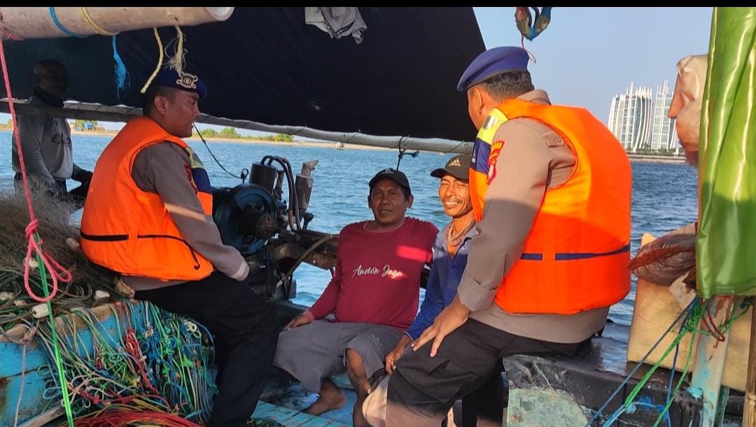 Patroli Satpolair Polres Kepulauan Seribu Himbau Keselamatan dan Sukseskan Pemilu 2024 di Perairan Pulau Pramuka