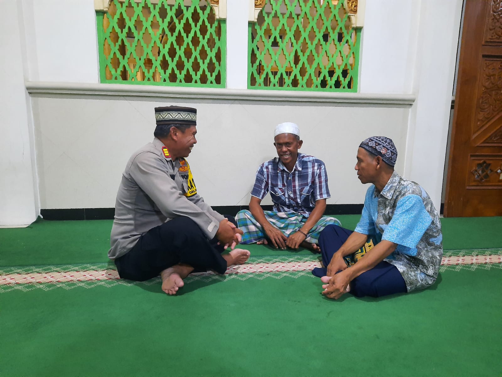 Kapolsek Kepulauan Seribu Selatan Sambangi Tokoh Agama di Pulau Tidung, Ajak Masyarakat Sukseskan Pemilu 2024 Bebas Isu Sara dan Hoax