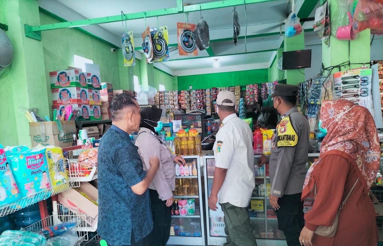 Cegah Adanya Fenomena Gagal Ginjal Akut, Bhabinkamtibmas Polres Kep. Seribu Laksanakan Monitoring Warung-Warung