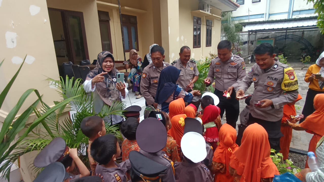 Polsek Kepulauan Seribu Sambut Antusias Kunjungan Belajar Murid TK Raudhatul Athfal Ar-Rahman Pulau Tidung