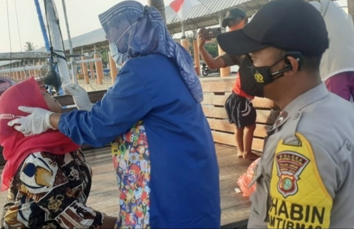 Raih Predikat Zona Hijau, Polsek Kepulauan Seribu Selatan Terus Ketatkan Aturan ProKes 5M di Pulau Lancang