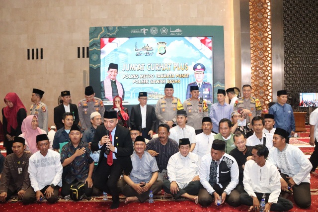 Ciptakan Harkamtibmas Jelang Pemilu 2024, Polres Metro Jakarta Pusat Gelar Jumat Curhat Plus Dan Baksos Di Masjid Istiqlal.