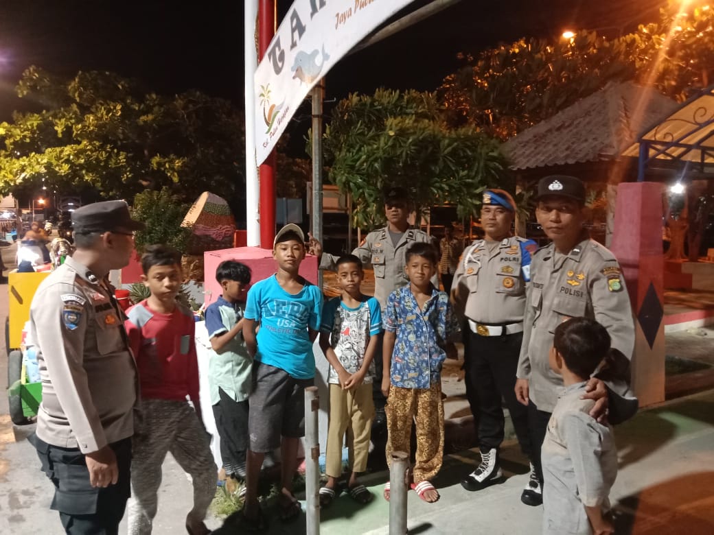 Polsek Kepulauan Seribu Utara Gencar Lakukan Patroli Malam dan Himbau Remaja di Pulau Kelapa