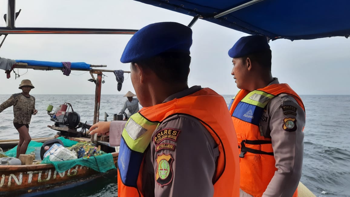 Patroli Perairan Polres Kepulauan Sambangi Nelayan Himbau Keselamatan