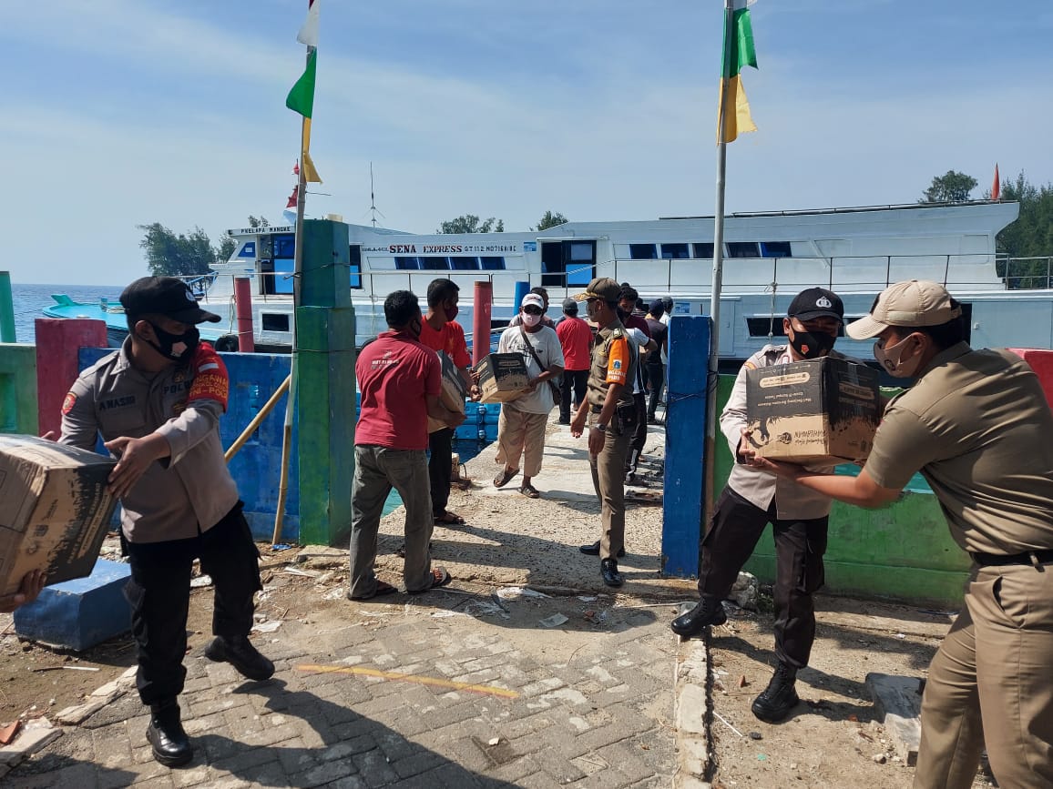 Polsek Kep Seribu Selatan Gelar Pengamanan Pendistribusian Paket Sembako
