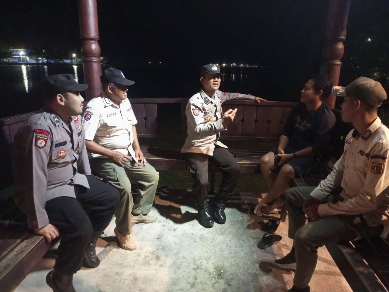 Patroli Malam Polsek Kepulauan Seribu Utara Berhasil Cegah Penyebaran Hoax dan Paham Radikal