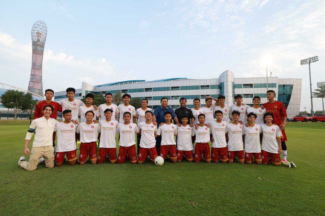 Tinjau Latihan U-17 Persib yang Dikirimya ke Qatar, Prabowo Diskusi Masa Depan Sepak Bola Indonesia dengan Indra Sjafrie