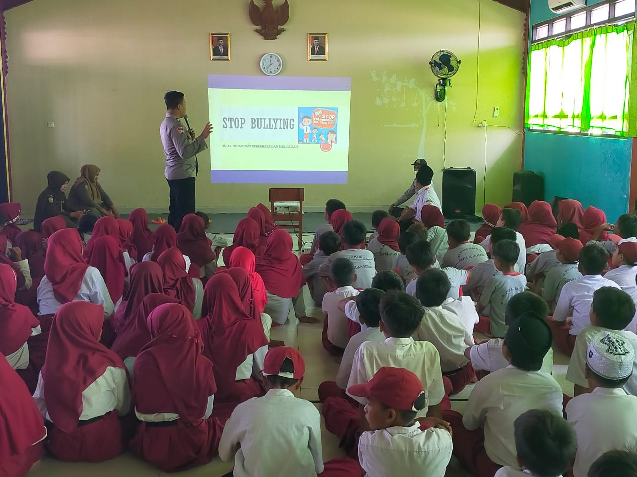 Bhabinkamtibmas Pulau Lancang Galakkan Sosialisasi Anti-Bullying di SDN 02 Pagi, Pulau Pari