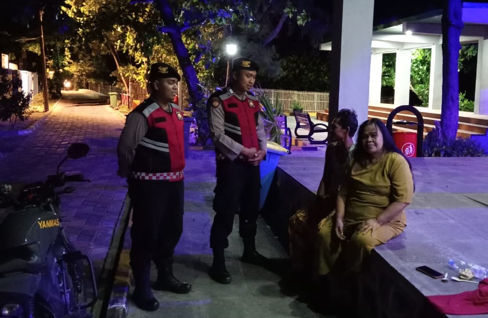 Polsek Kepulauan Seribu Utara Gelar Patroli Malam Dialogis di Pulau Pramuka Ajak Warga Sukseskan Pemilu 2024