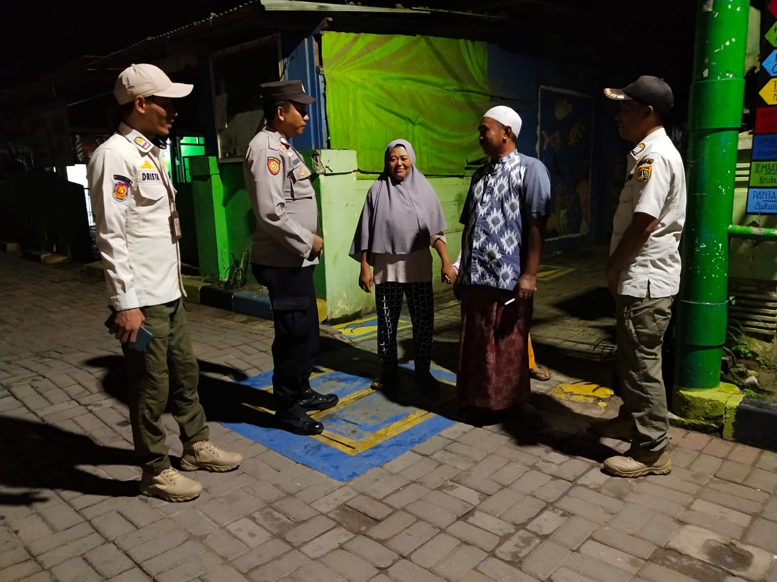 Bersama Tokoh Agama Pulau Untung Jawa Patroli Malam Tangkal Hoax
