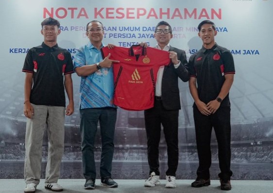 Resmi Jadi Sponsor Persija, PAM JAYA Kolaborasi Edukasi Air Minum Perpipaan Lewat Sepak Bola