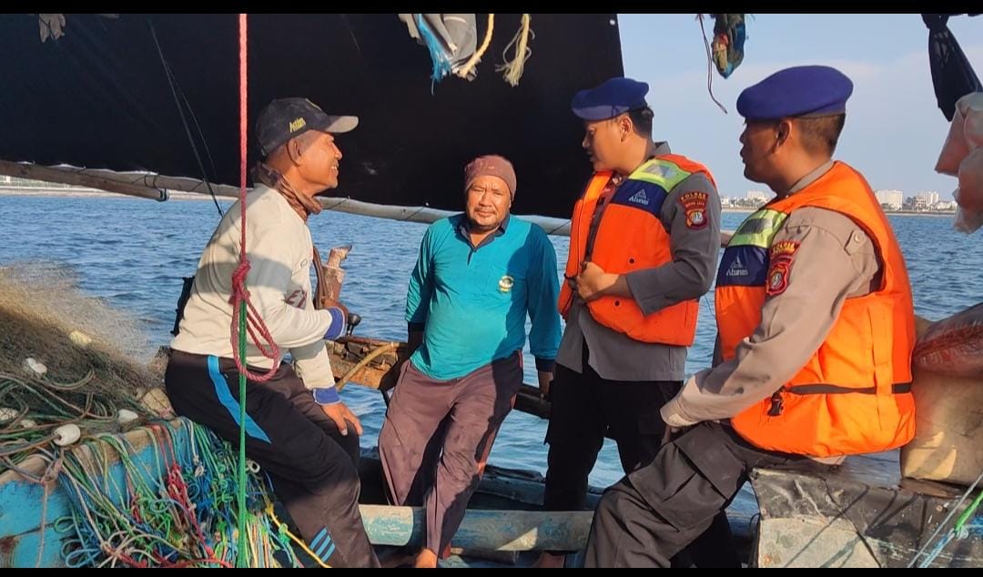 Team Patroli Satpolair Polres Kepulauan Seribu di Kapal Patroli KP. VII - 40 - 203 Intensifkan Pengawasan di Perairan Pulau Damar